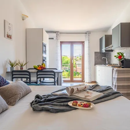 8 - Maura's Holliday - Sardinian Experience Apartment *